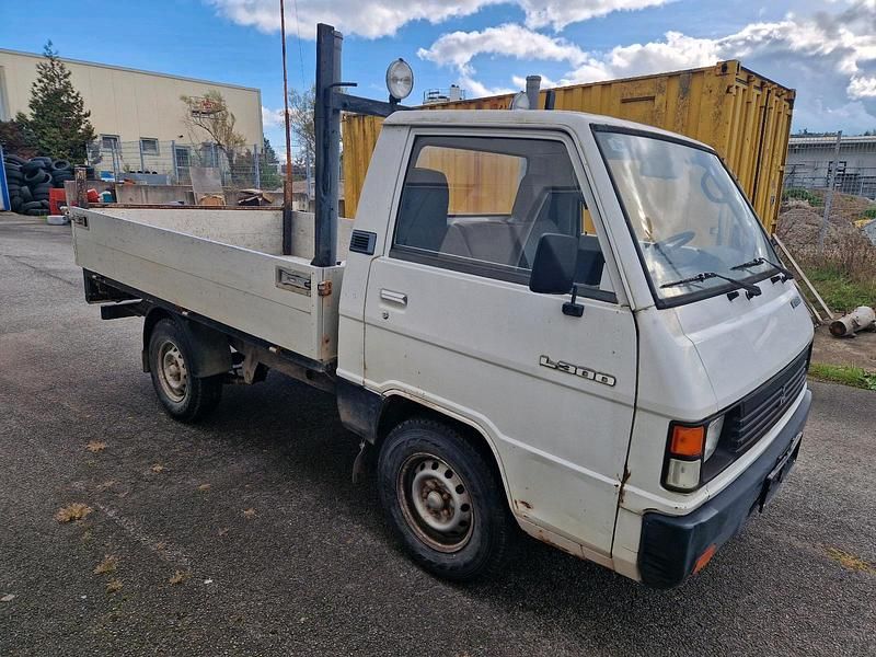 Weiß Gebraucht 1992 Mitsubishi L300 | 2.390 € - Bild 1/4