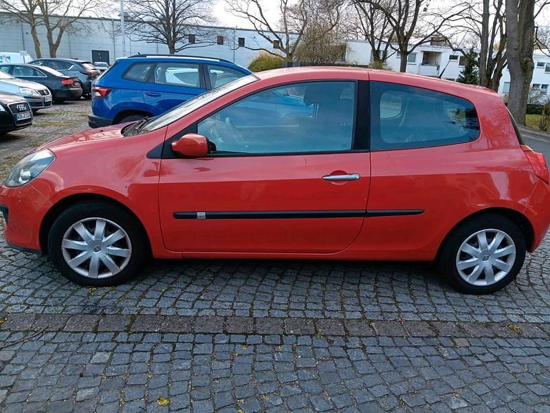 Gebraucht Renault Clio II 88 PS (64 kW) 2006 Rot Kleinwagen