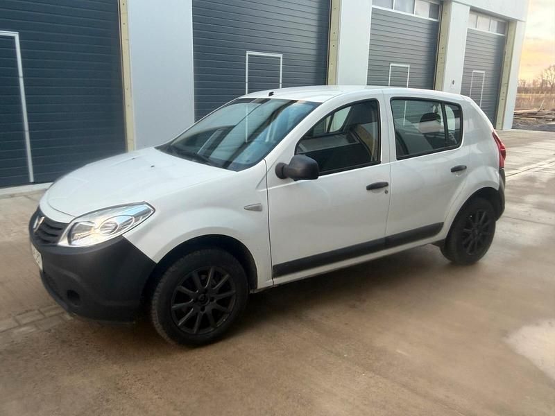 Weiß Gebraucht 2011 Dacia Sandero Kleinwagen | 1.400 € (Guter Preis) - Bild 1/4