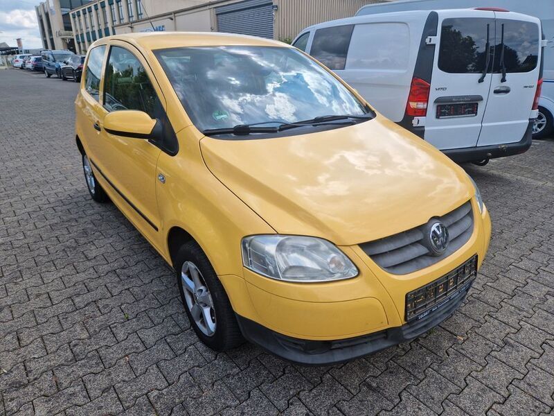Gebraucht VW Fox Basis 54 PS (39 kW) 2008 Gelb Kleinwagen