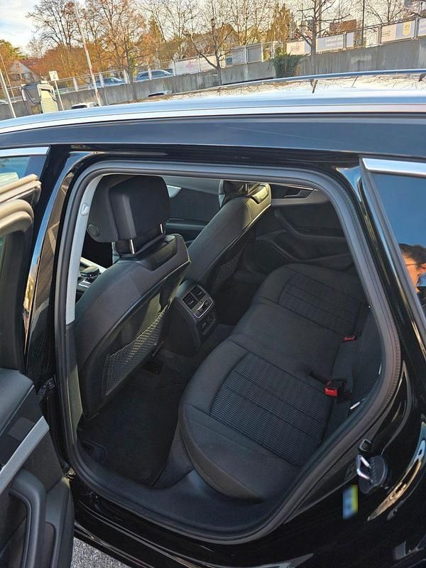 Gebraucht Audi A4 Ambiente 231 PS (169 kW) 2019 Schwarz Kombi