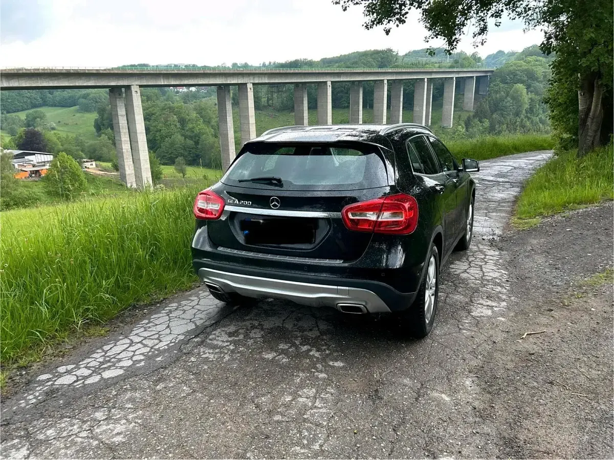 Usata Mercedes GLA200 156 CV (114 kW) 2015 Nero SUV