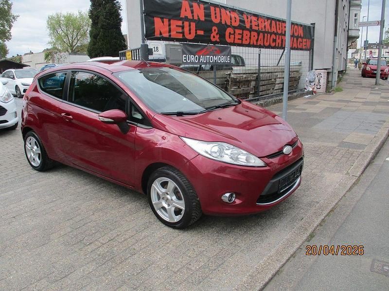Gebraucht Ford Fiesta Trend 60 PS (44 kW) 2010 Rot Kleinwagen