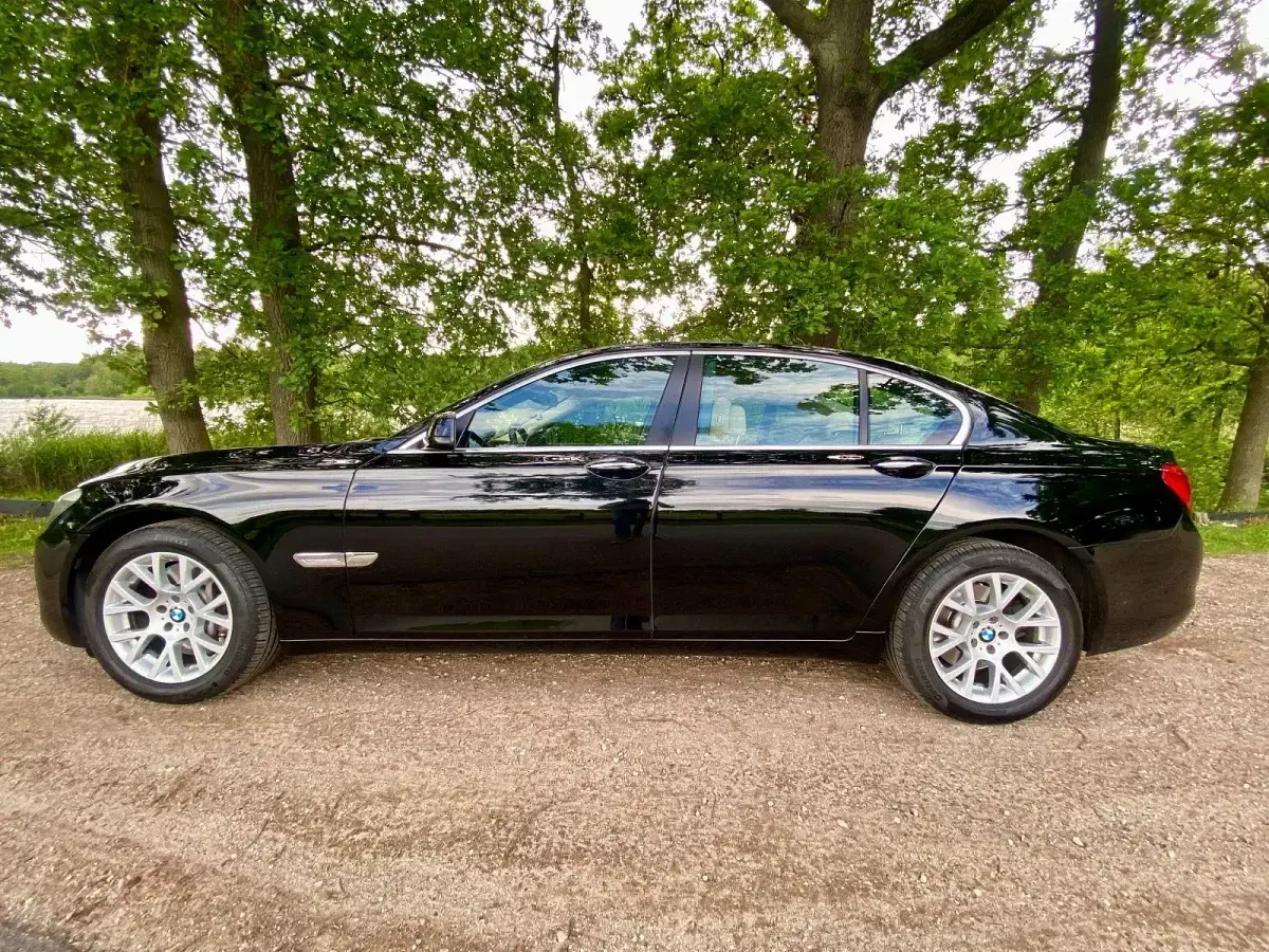 Gebraucht BMW 740 326 PS (239 kW) 2009 Schwarz Limousine