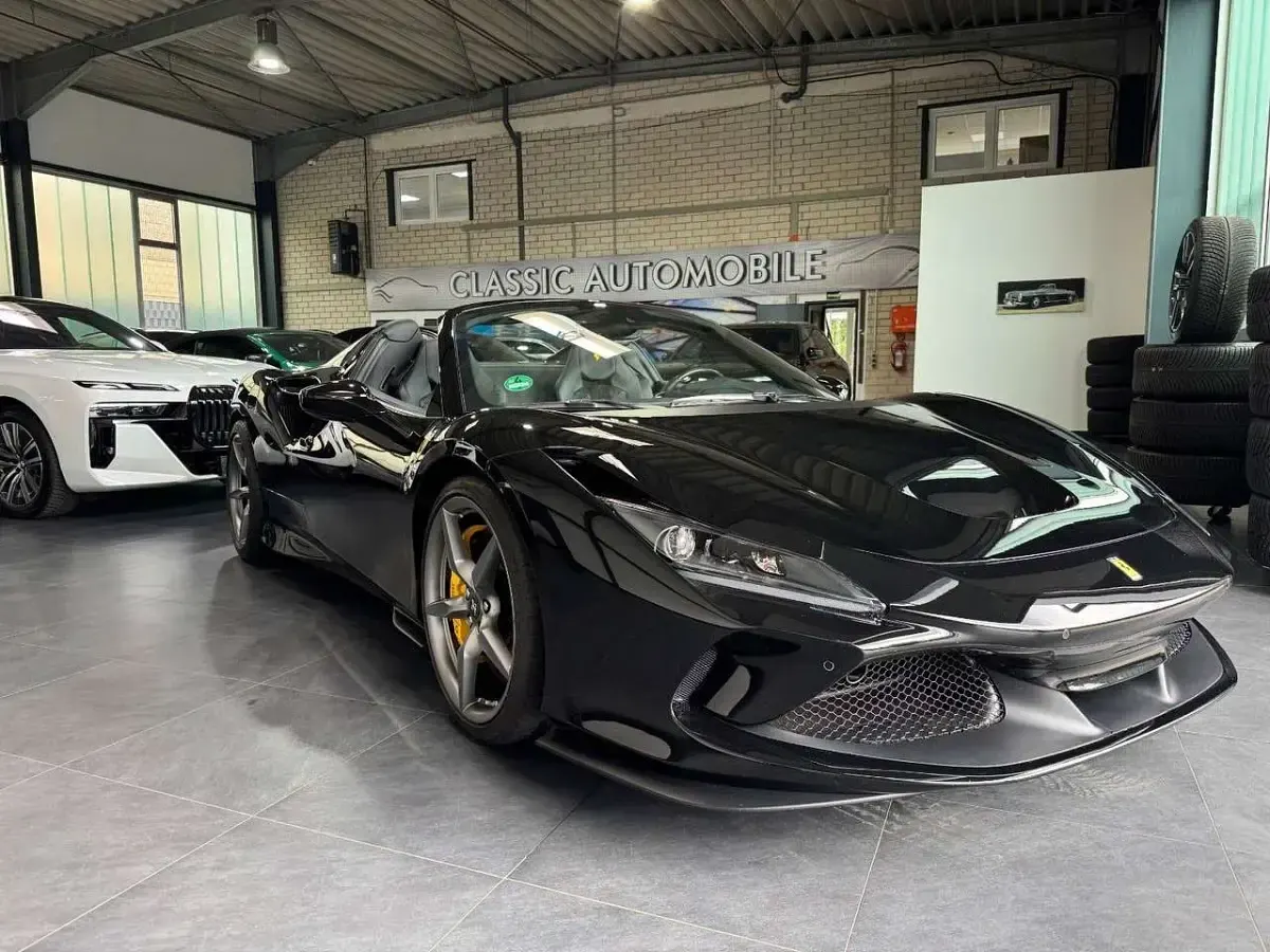 Second-hand Ferrari F8 721 CP (530 kW) 2021 Negru Cabrio