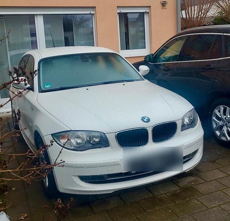 Weiß Gebraucht 2010 BMW 120 Kleinwagen | 5.800 € (Fairer Preis) - Bild 1/4