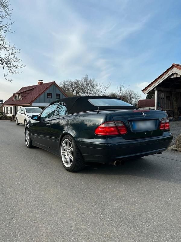 Gebraucht Mercedes CLK320 218 PS (160 kW) 2000 Blau Cabrio