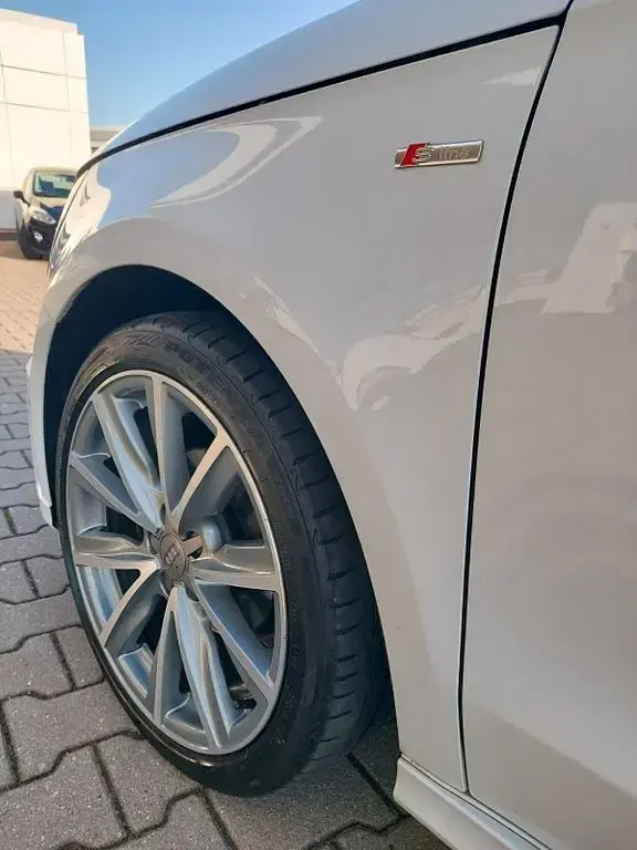 Używany Audi A1 Attraction 86 KM (63 kW) 2013 Biały Hatchback