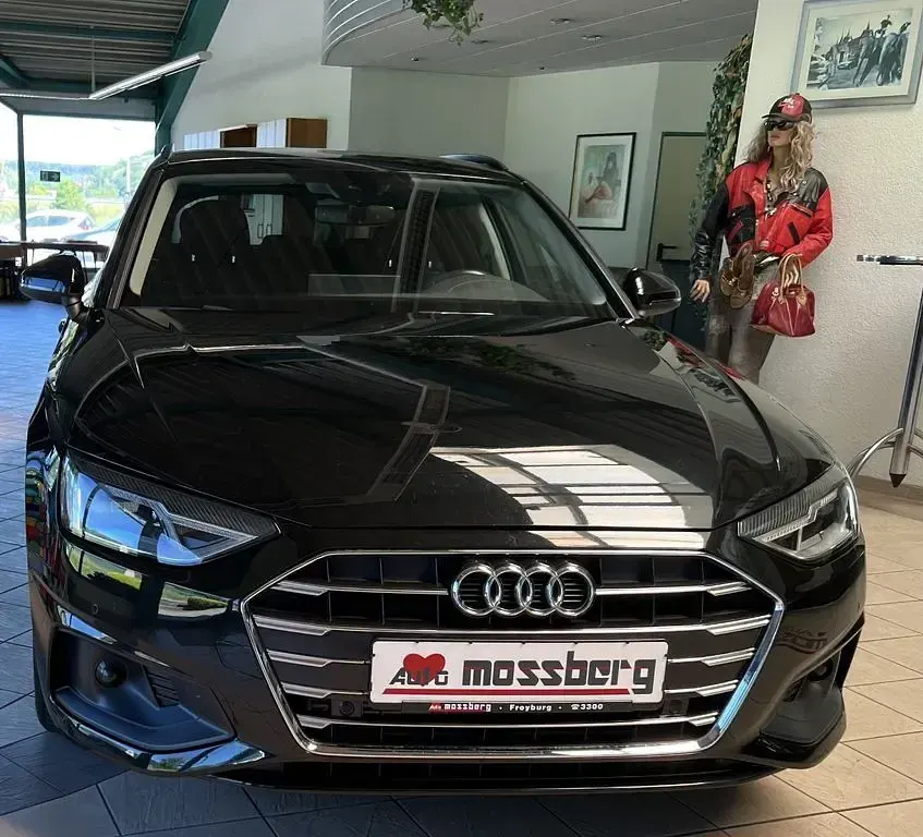 Gebraucht Audi A4 150 PS (110 kW) 2021 Mythosschwarz Kombi