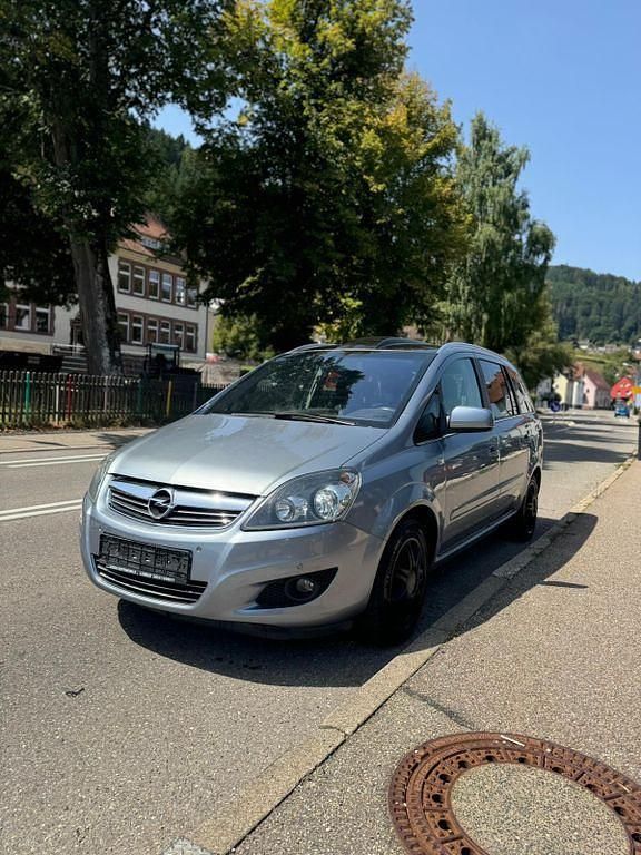 Silber Gebraucht 2011 Opel Zafira Sport Van / Kleinbus | 6.300 € (Teuer) - Bild 1/4