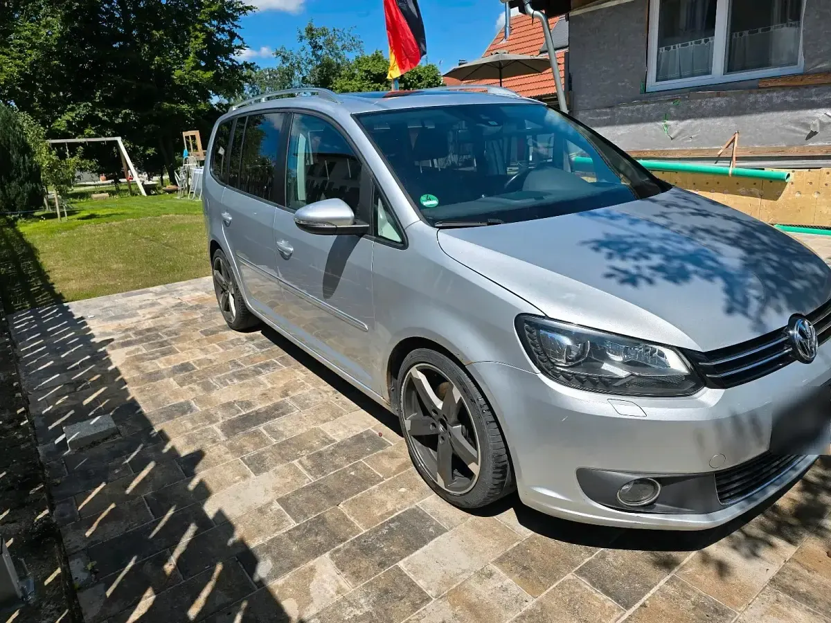 Gebraucht VW Touran Highline 140 PS (102 kW) 2012 Grau Van / Kleinbus