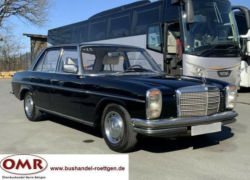 Schwarz Gebraucht 1973 Mercedes W115 Limousine | 12.495 € - Bild 1/4