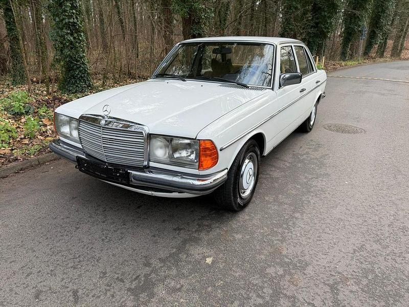 Gebraucht Mercedes 280 156 PS (114 kW) 1979 Weiß Limousine