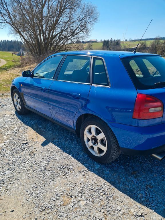 Blau Gebraucht 1999 Audi A3 Ambiente Limousine | 1.500 € (Superpreis) - Bild 1/1