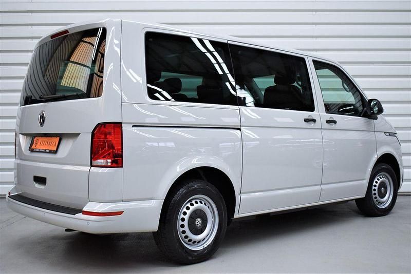 Gebraucht VW Multivan 150 PS (110 kW) 2021 Grau Van