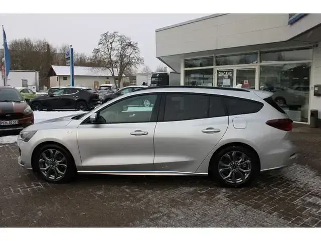 Gebraucht Ford Focus ST-Line 155 PS (114 kW) 2024 Silber Limousine