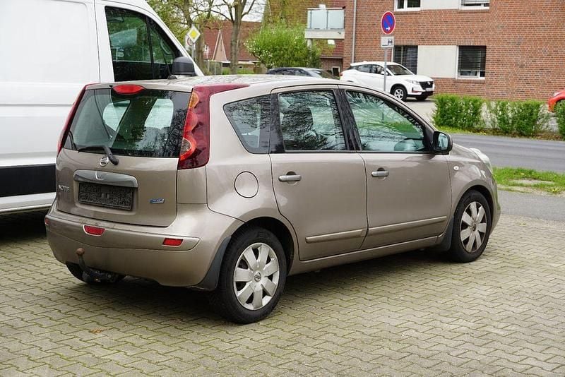 Second-hand Nissan Note Acenta 88 CP (64 kW) 2011 Gri Hatchback