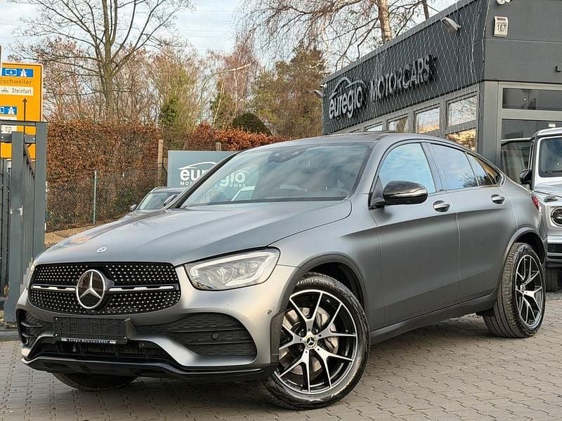 Grau Gebraucht 2019 Mercedes GLC200 AMG line SUV | 35.990 € (Teuer) - Bild 1/4