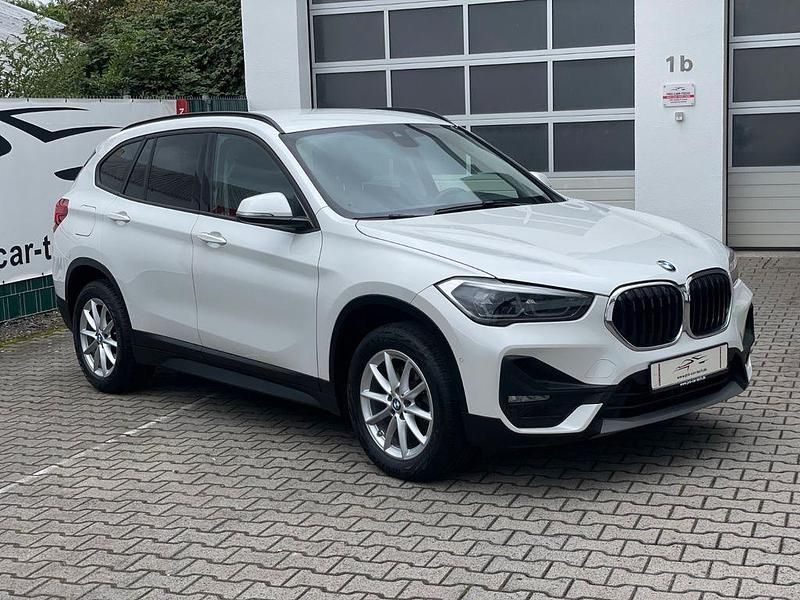 Weiß Gebraucht 2022 BMW X1 SUV | 24.950 € (Fairer Preis) - Bild 1/4