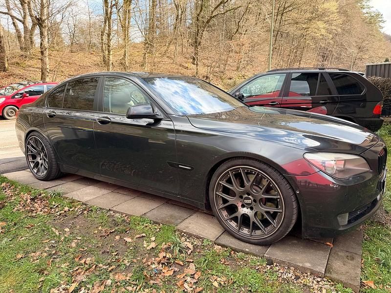 Gebraucht BMW 740 326 PS (239 kW) 2010 Grau Limousine