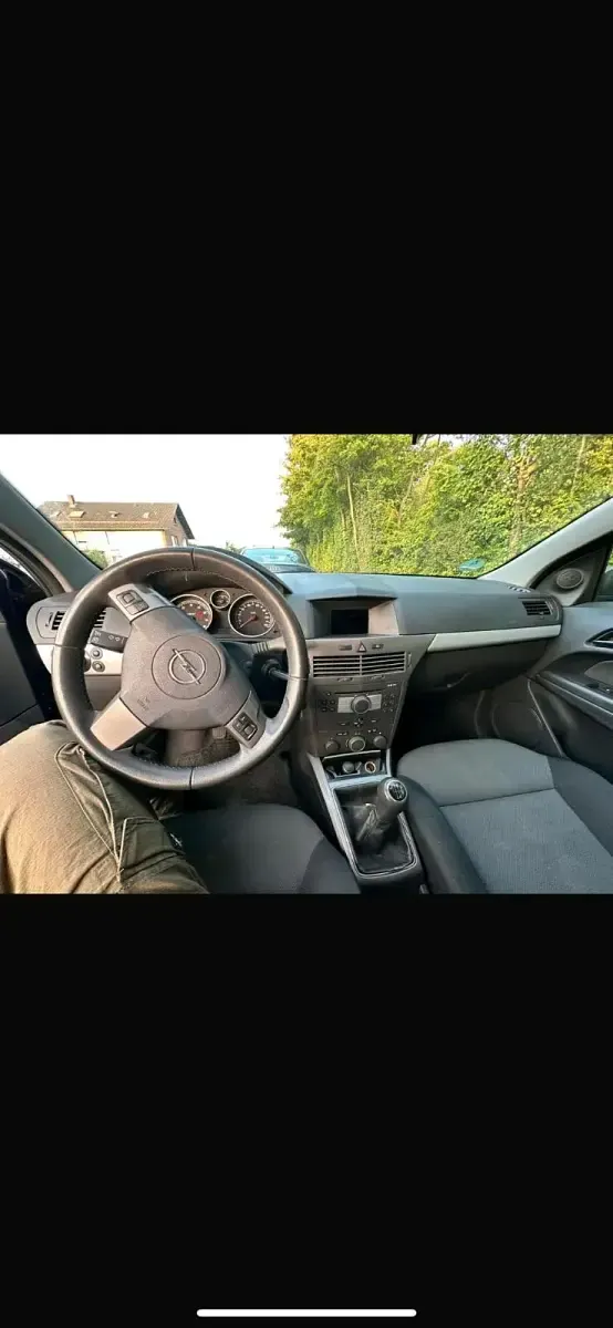 Gebraucht Opel Astra 105 PS (77 kW) 2006 Schwarz Coupé