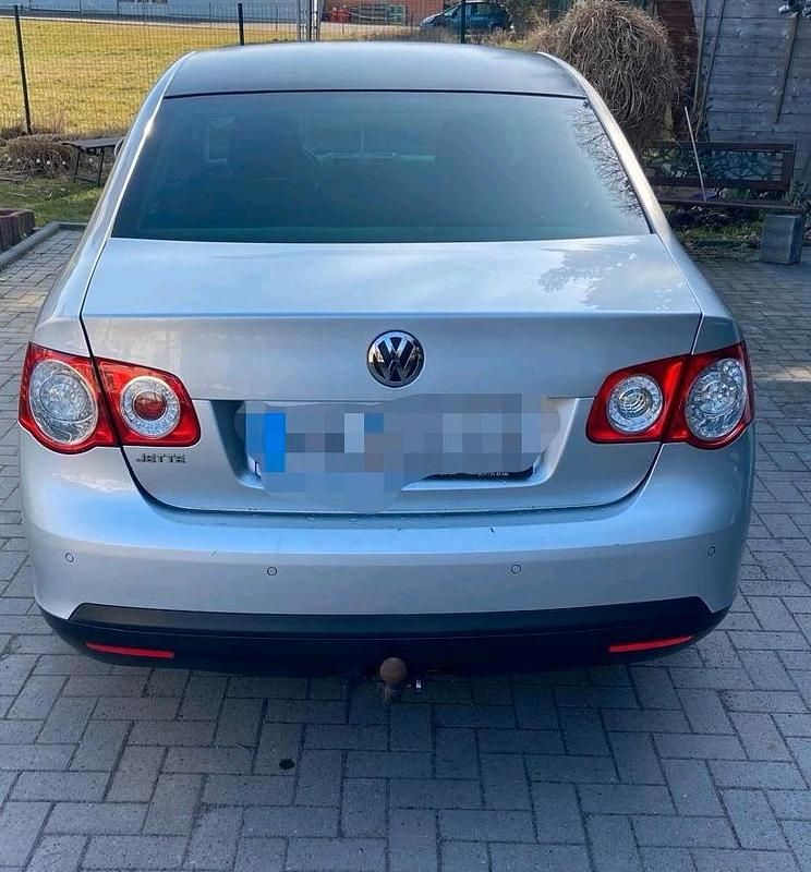 Gebraucht VW Jetta 105 PS (77 kW) 2008 Silber Limousine