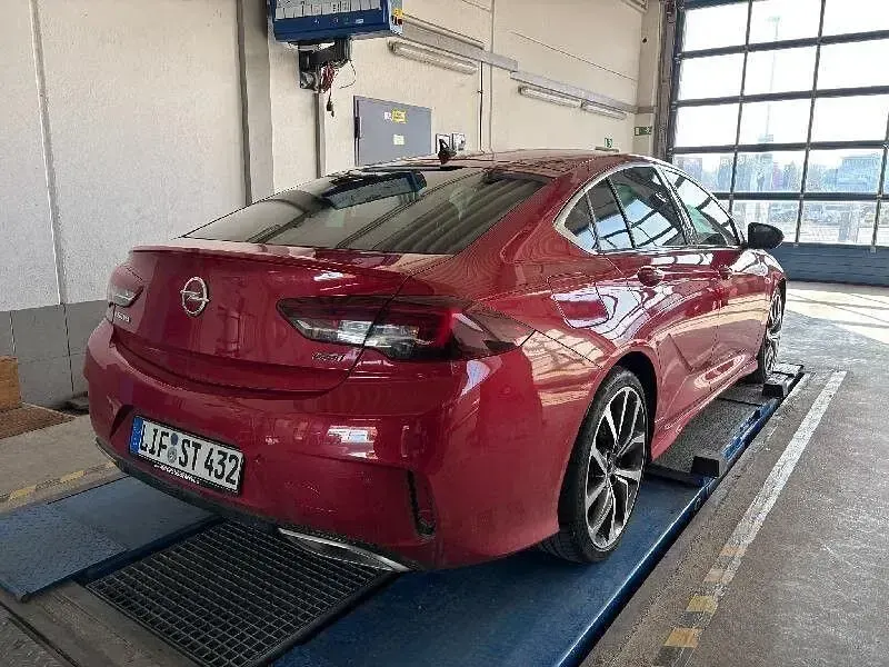 Gebraucht Opel Insignia Sport 230 PS (169 kW) 2021 Rot Limousine