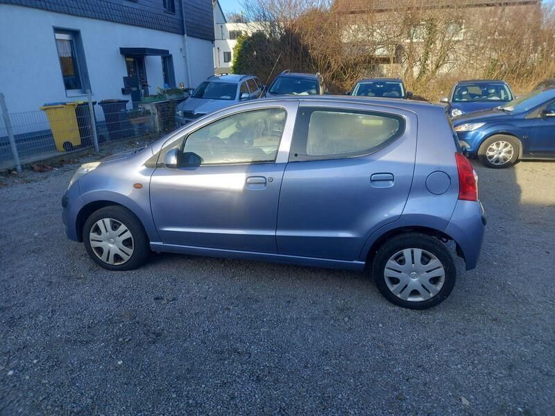 Gebraucht Nissan Pixo Acenta 68 PS (50 kW) 2012 Blau Kleinwagen