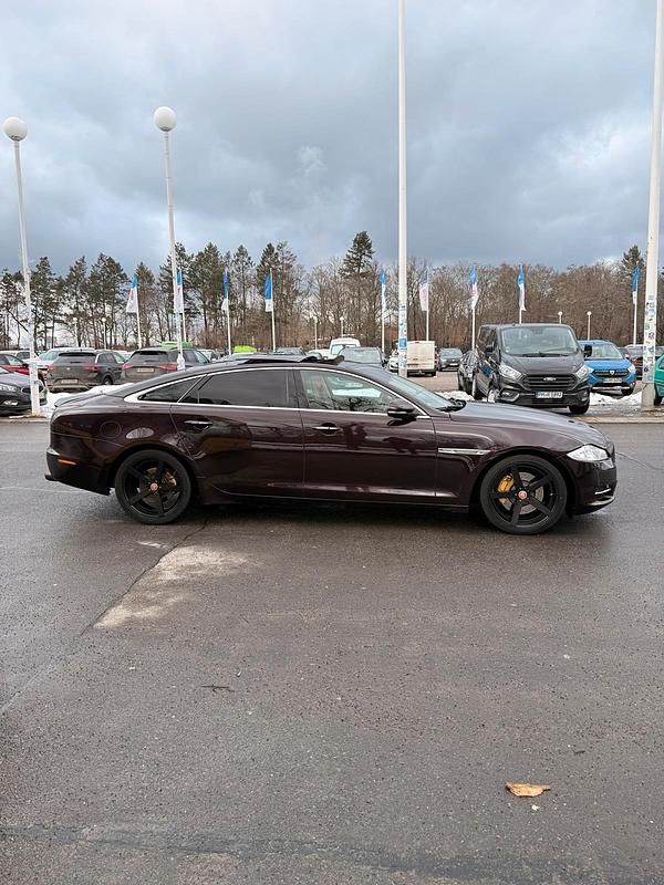 Gebraucht Jaguar XJ 275 PS (202 kW) 2011 Rot Limousine