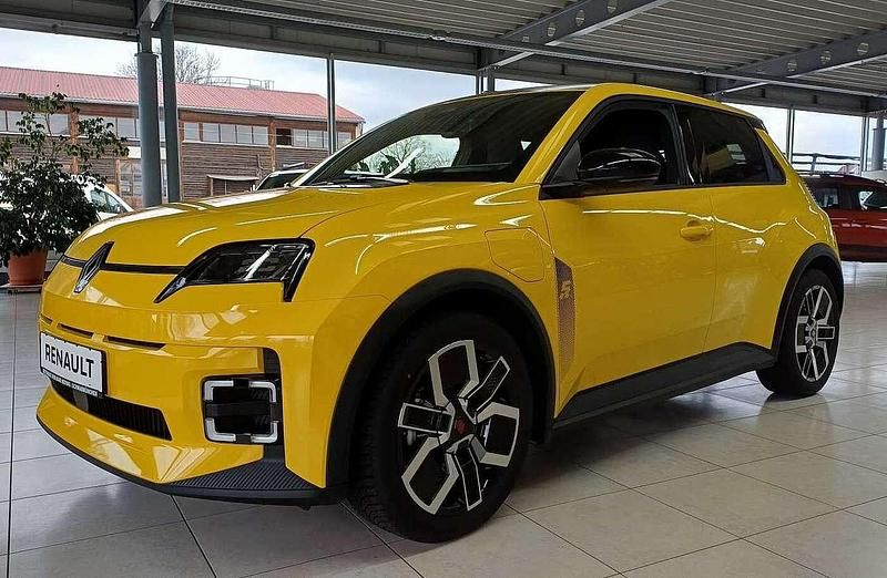 Używany Renault 5 E-Tech Techno 110 kW (150 KM) 2026 Żółty Sedan/Limuzyna