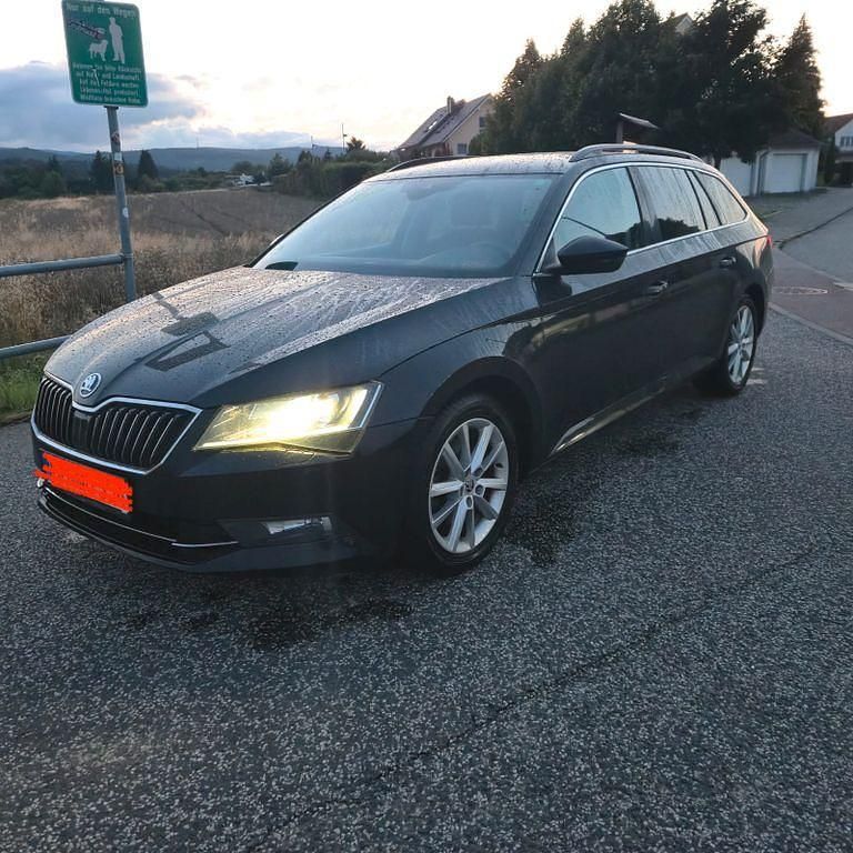 Schwarz Gebraucht 2015 Skoda Superb Ambition Limousine | 9.300 € (Fairer Preis) - Bild 1/4