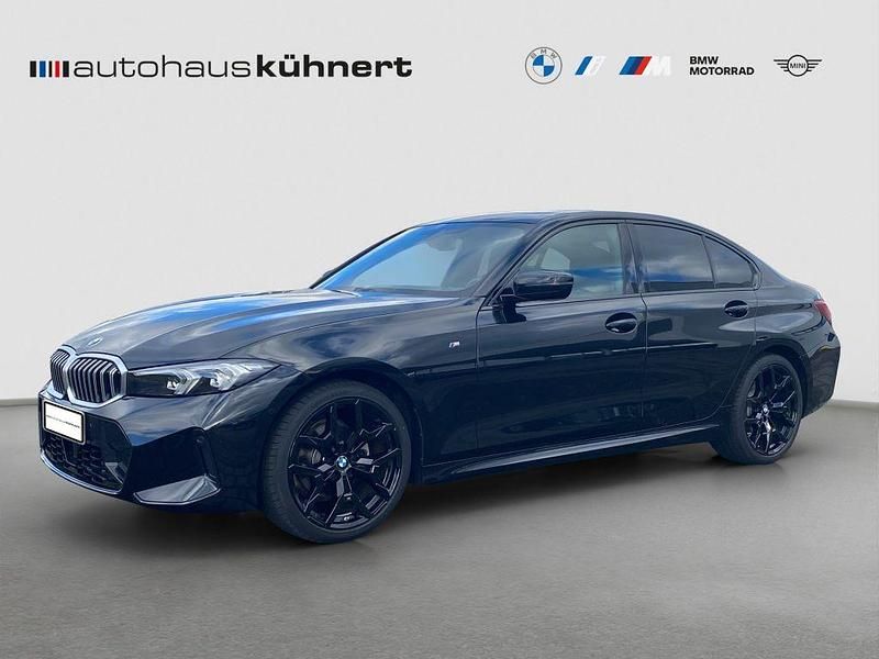 Black sapphire metallic Gebraucht 2025 BMW 320 M Sport Limousine | 44.990 € (Fairer Preis) - Bild 1/4