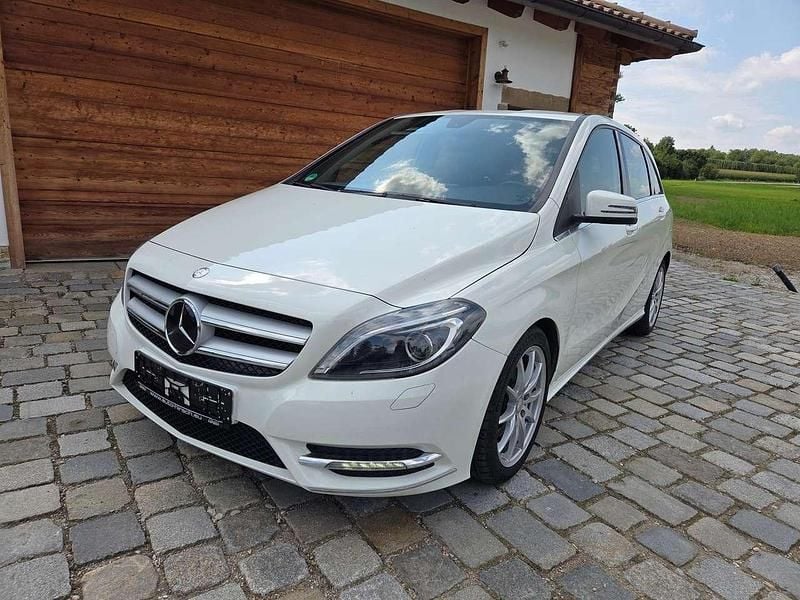 Gebraucht Mercedes B180 122 PS (89 kW) 2013 Calcitweiss  unilack Van / Kleinbus