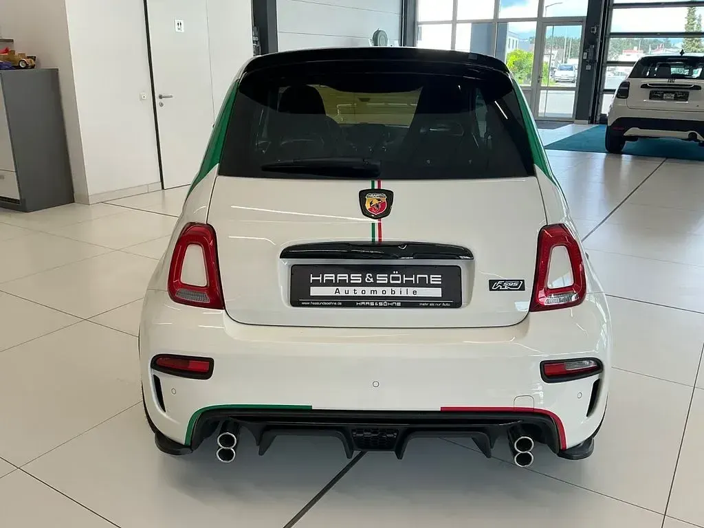 Gebraucht Abarth 595 165 PS (121 kW) 2022 Gara weiß / dach schwarz Kleinwagen