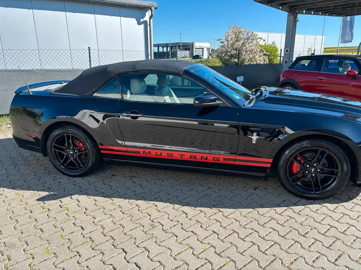 Gebraucht Ford Mustang 305 PS (224 kW) 2014 Schwarz Cabrio