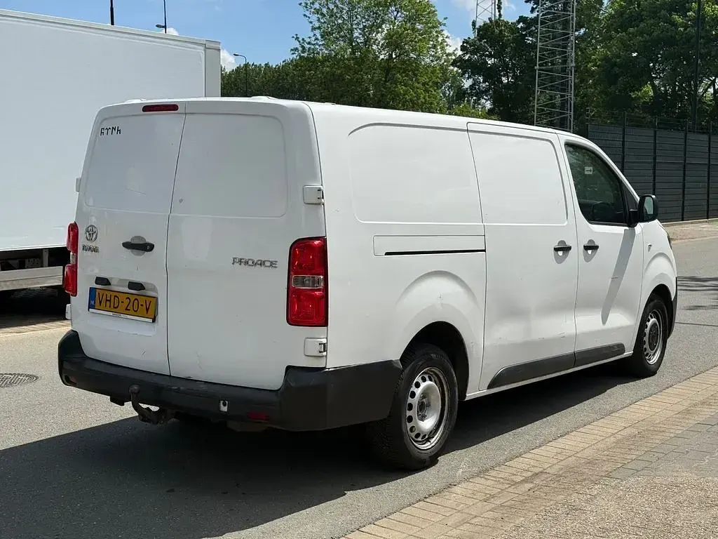 Gebraucht Toyota Proace 122 PS (89 kW) 2020 Weiß Van / Kleinbus