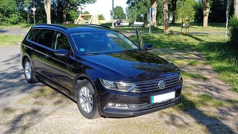 Schwarz Gebraucht 2018 VW Passat Comfortline Kombi | 10.500 € (Superpreis) - Bild 1/4