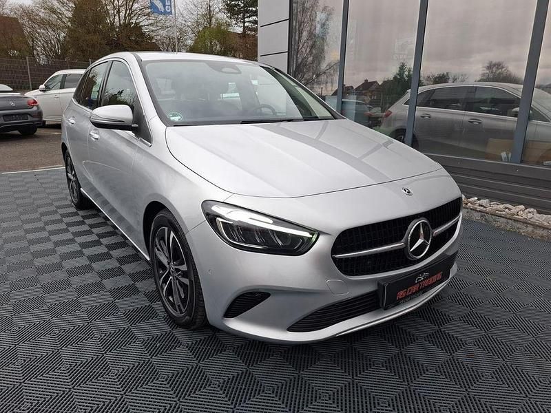 Gebraucht Mercedes B180 136 PS (100 kW) 2023 Silber Kleinwagen