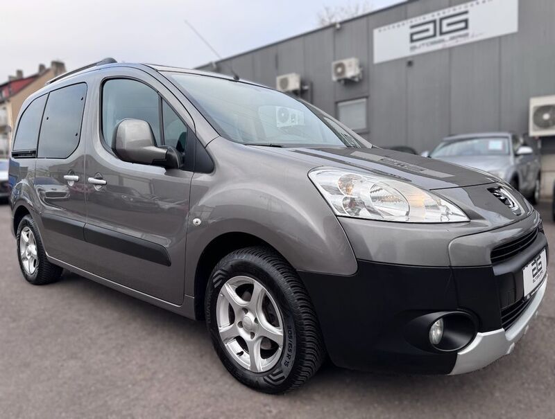 Grau Gebraucht 2010 Peugeot Partner Tepee Van / Kleinbus | 7.400 € (Teuer) - Bild 1/4