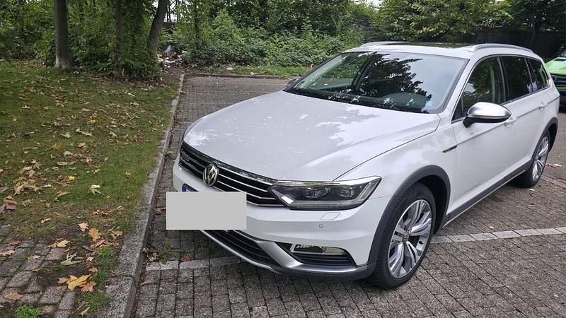Weiß Gebraucht 2016 VW Passat Alltrack Kombi | 19.550 € (Superpreis) - Bild 1/4
