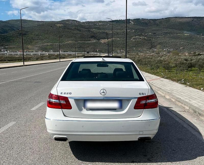 Gebraucht Mercedes E220 Avantgarde 170 PS (125 kW) 2012 Limousine