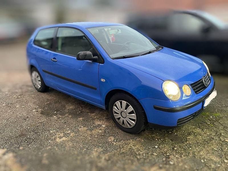 Blau Gebraucht 2002 VW Polo Basis Limousine | 550 € (Superpreis) - Bild 1/4