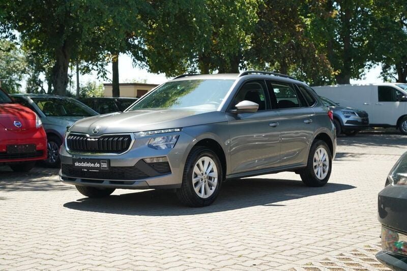 Graphite grau metallic Gebraucht 2024 Skoda Kamiq Selection SUV | 19.889 € (Fairer Preis) - Bild 1/4