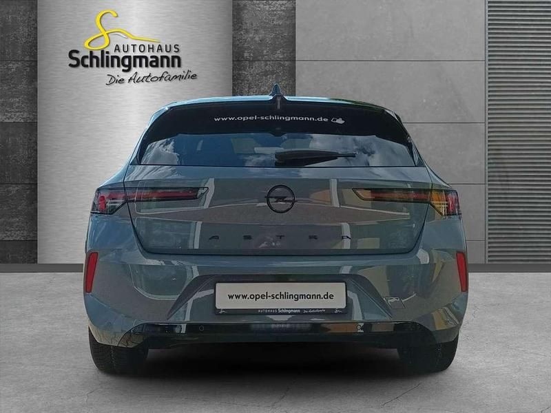 Neu Opel Astra 131 PS (96 kW) 2025 Grau (grafik grau) Limousine