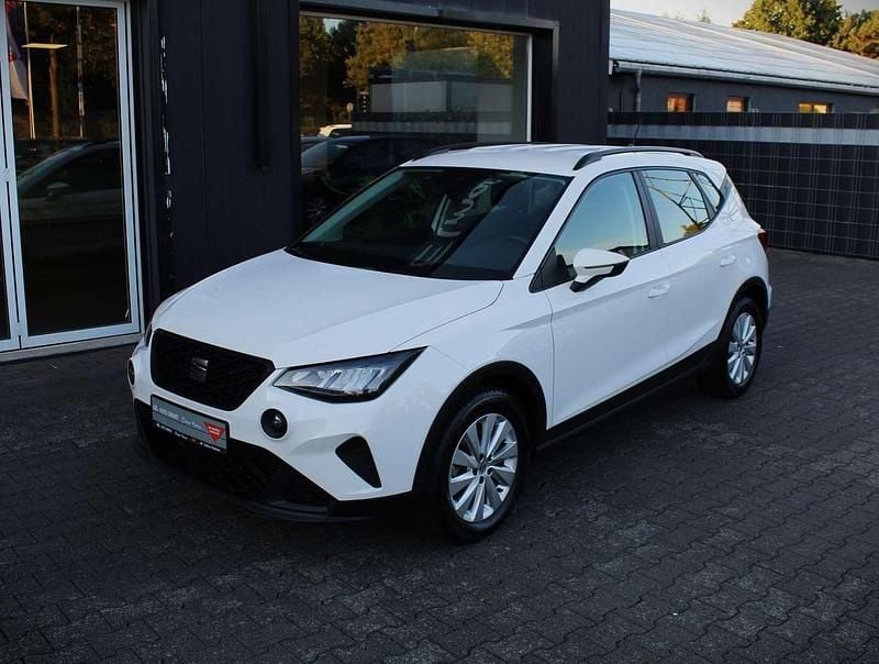"candy" weiss Gebraucht 2023 Seat Arona Style SUV | 18.990 € (Fairer Preis) - Bild 1/4