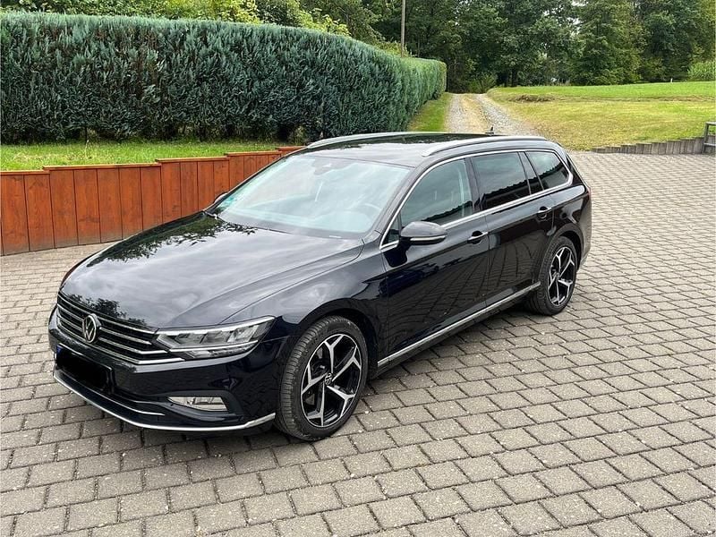 Schwarz Gebraucht 2021 VW Passat Elegance Kombi | 19.000 € (Superpreis) - Bild 1/4