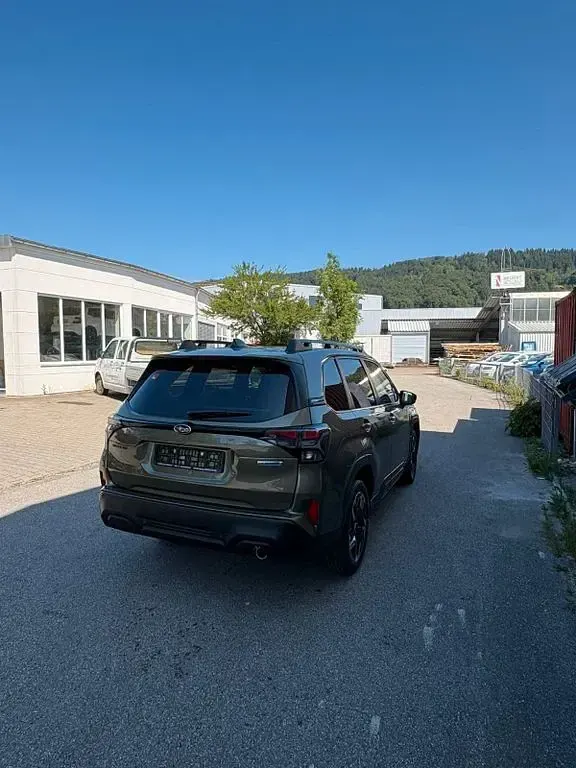 Neu Subaru Forester Active 136 PS (100 kW) 2026 Grün SUV