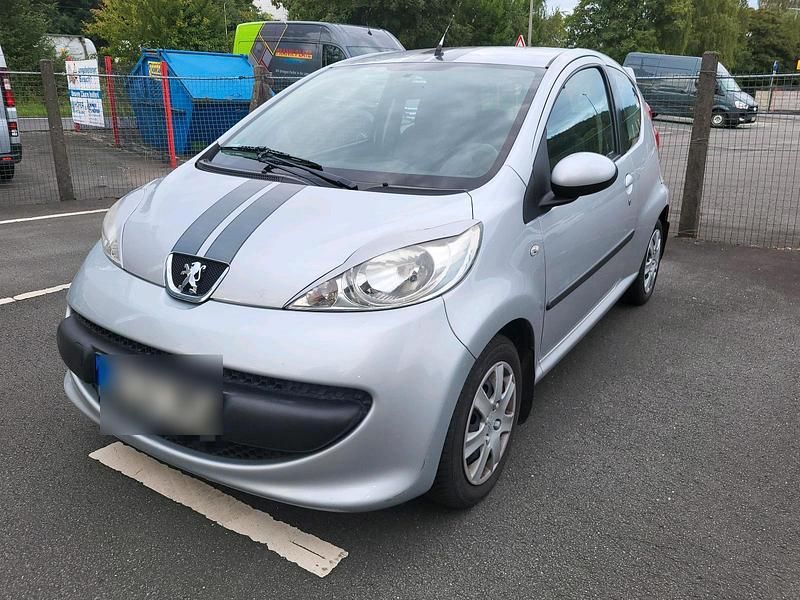 Grau Gebraucht 2006 Peugeot 107 Kleinwagen | 950 € (Guter Preis) - Bild 1/4