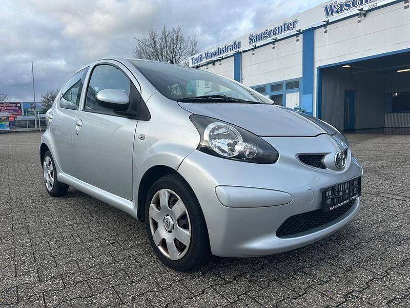 Gebraucht Toyota Aygo Basis 68 PS (50 kW) 2008 Silber Kleinwagen