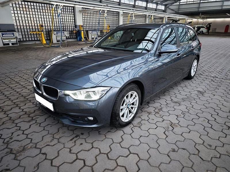 Grau Gebraucht 2019 BMW 320 Efficient Dynamics Kombi | 13.500 € (Guter Preis) - Bild 1/4